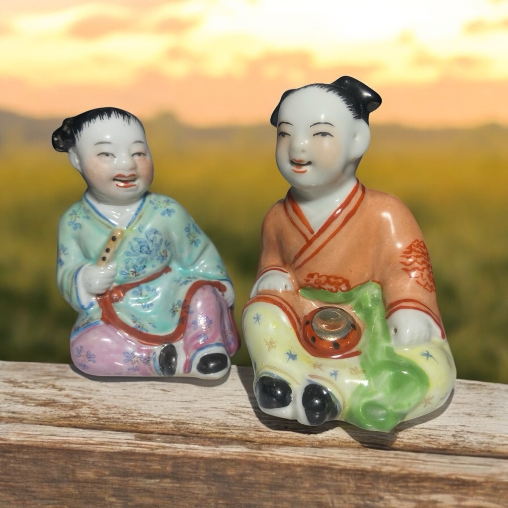 Lot of 2 Vintage Chinese Porcelain Figurines Laughing Children Happy Family 3.5"